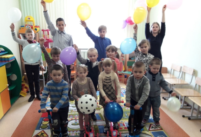 Ивановские правоохранители с подарками посетили социально-педагогический центр