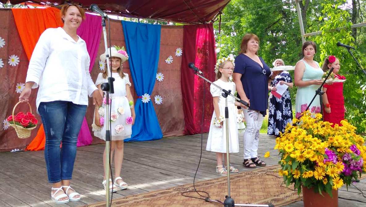 Праздник «Цветочный калейдоскоп» прошел в Ивьевском районе