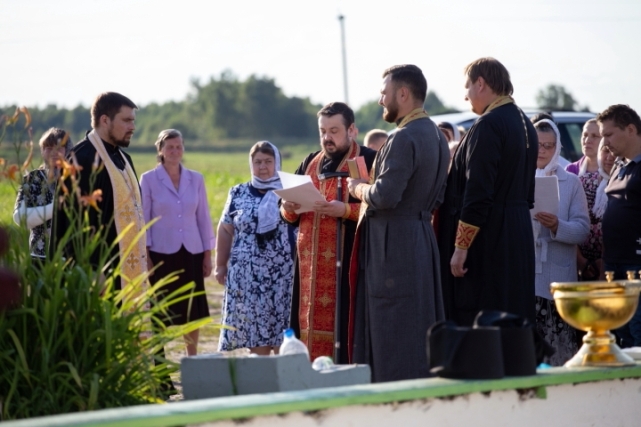 В Калинковичах совершили Крестный ход на годовщину расстрела Царской семьи