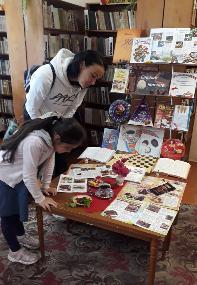 В Ельске организовали выставку-сюрприз ко Всемирному дню шоколада