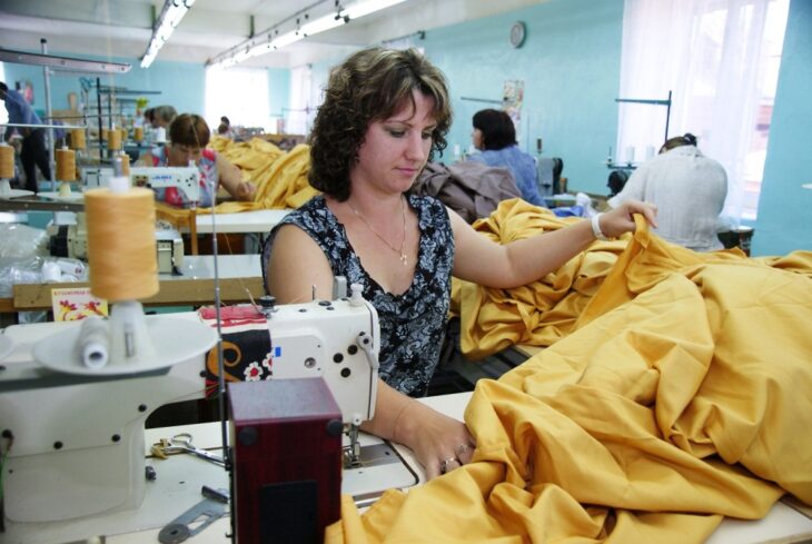На Оршанском льнокомбинате открыли фабрику по пошиву одежды