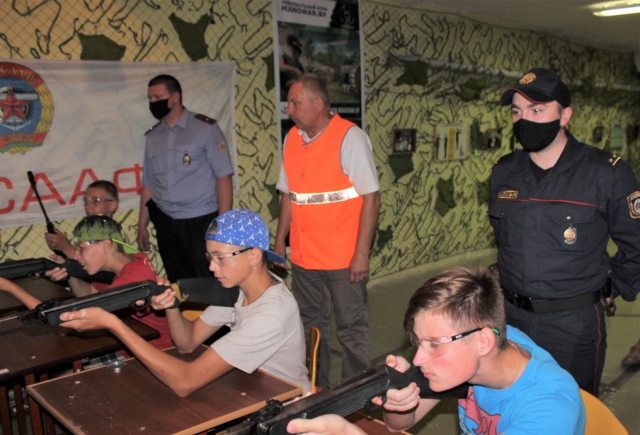 Брестские милиционеры организовали для детей соревнования по пулевой стрельбе