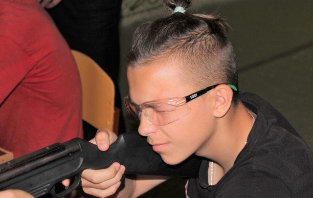 Брестские милиционеры организовали для детей соревнования по пулевой стрельбе
