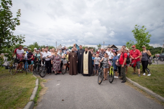 В Калинковичах состоялся велосипедный крестный ход, посвященный Дню семьи, любви и верности