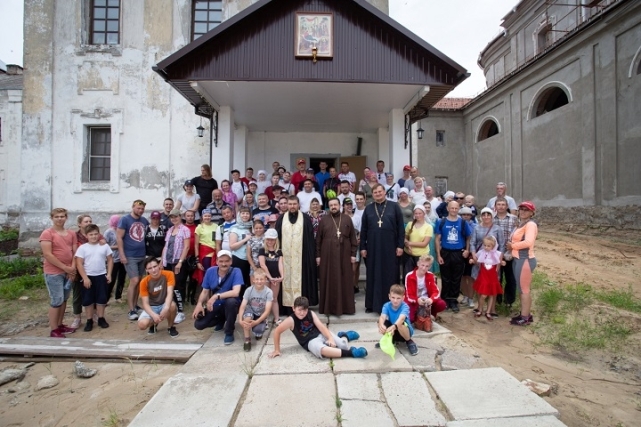 В Калинковичах состоялся велосипедный крестный ход, посвященный Дню семьи, любви и верности