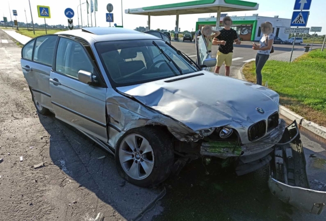 В Житковичском районе «БМВ» врезался в «Лэнд Ровер»: пострадала женщина-пассажир
