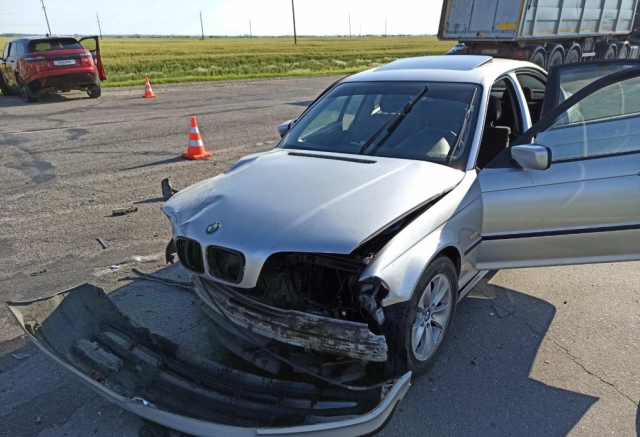В Житковичском районе «БМВ» врезался в «Лэнд Ровер»: пострадала женщина-пассажир