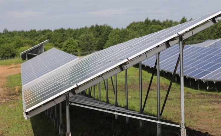 В Сенненском районе появились первые в регионе солнечные батареи