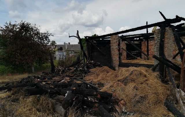 В Кобринском районе из-за неосторожного обращения с огнем при курении произошло 3 пожара за 2 дня