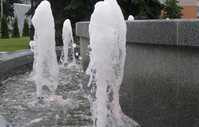 В Микашевичах торжественно открыли фонтан