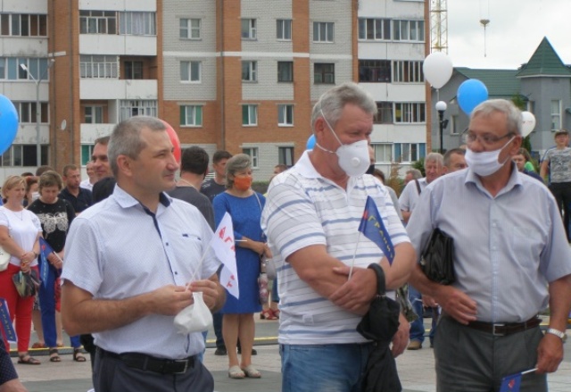 В Микашевичах торжественно открыли фонтан