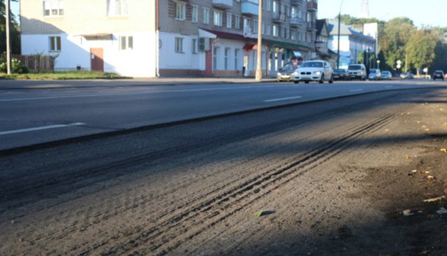 В Барановичах ремонтируют автобусные «карманы» на остановках