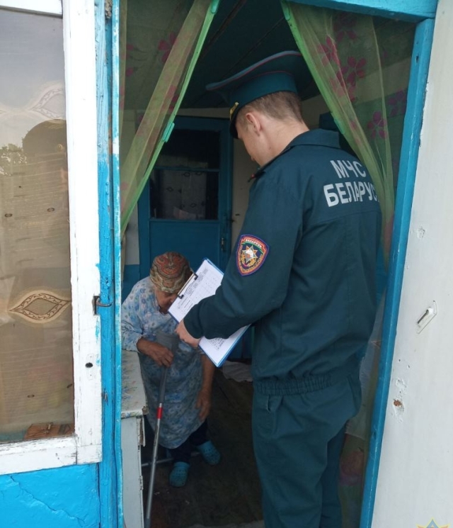 Профилактическая работа спасателей в Петриковском районе