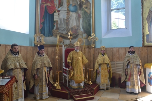 Мозырь: Владыка Леонид совершил Божественную литургию за тяжело болящих