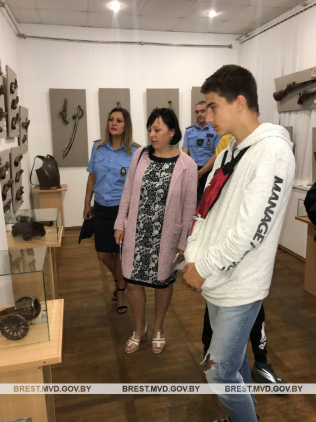 Сотрудники ИДН организовали для детей экскурсию в Барановичский краеведческий музей