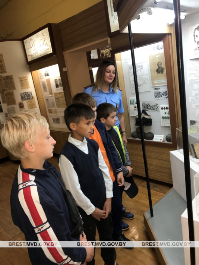 Сотрудники ИДН организовали для детей экскурсию в Барановичский краеведческий музей