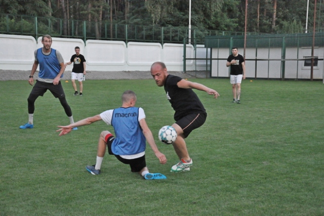 Тренерский штаб ФК «Гомель» провел товарищеский матч с фанатами