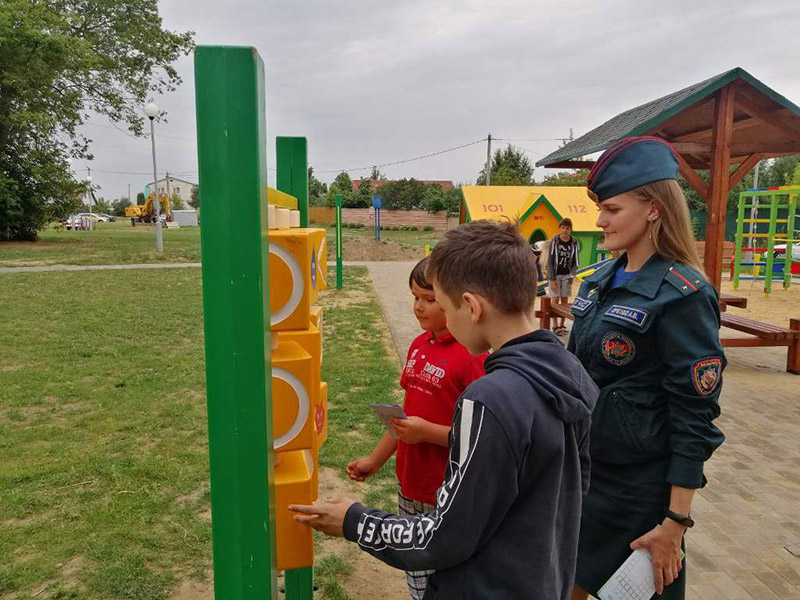 В Лиде открылась детская площадка в стиле МЧС