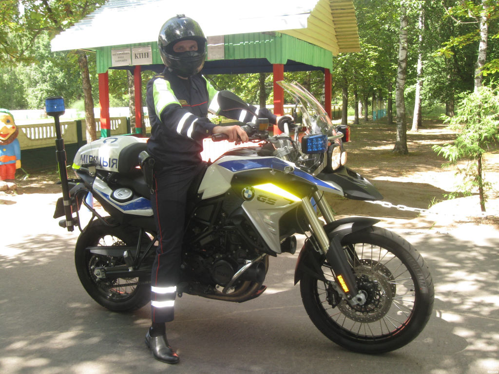 Солигорская ГАИ получила спортивный мотоцикл BMW