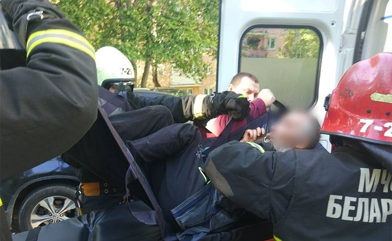 В Минске после пожара в квартире госпитализировали неосторожного курильщика