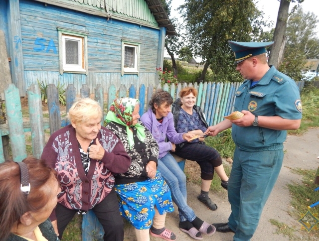 Концерты и профилактика пожаров в деревнях Буда-Кошелевского района