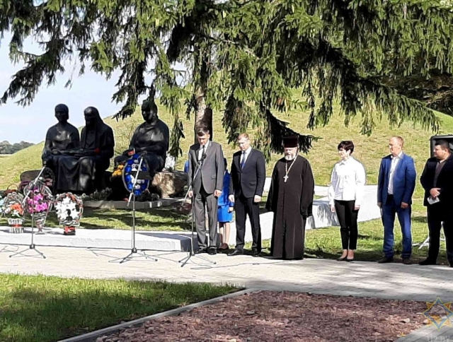 В Жабинковском районе почтили память погибших жителей сожженной карателями деревни Дремлево
