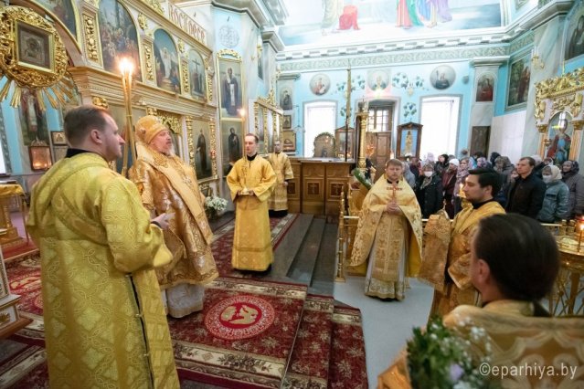 Божественная литургия в Петро-Павловском кафедральном соборе Гомеля