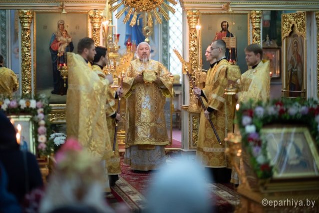 Божественная литургия в Петро-Павловском кафедральном соборе Гомеля