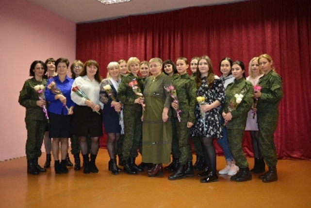 Военнослужащие 127-й гвардейской бригады связи поздравили своих женщин с Днем матери