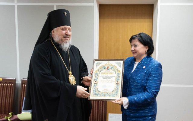 Генсек Белорусского общества Красного Креста получила награду от Гомельской епархии