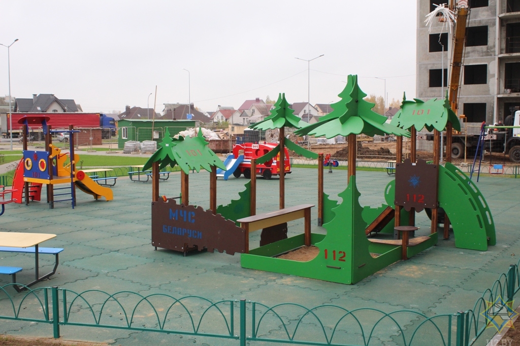В Слуцке появилась детская площадка от МЧС