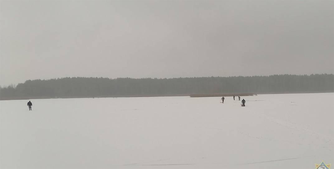 Сотрудники МЧС спасли провалившего под лед рыбака