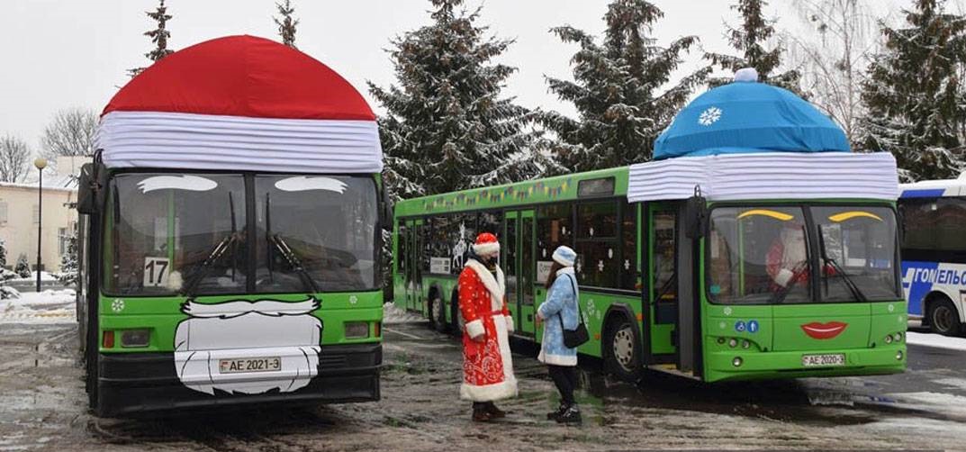 В Гомеле курсируют новогодние автобусы
