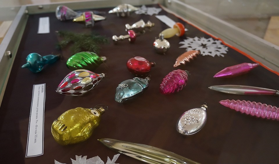 В Могилеве открылась выставка антикварной елочной игрушки