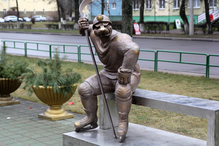 Скульптура добытчика подземных сокровищ появилась под Солигорском