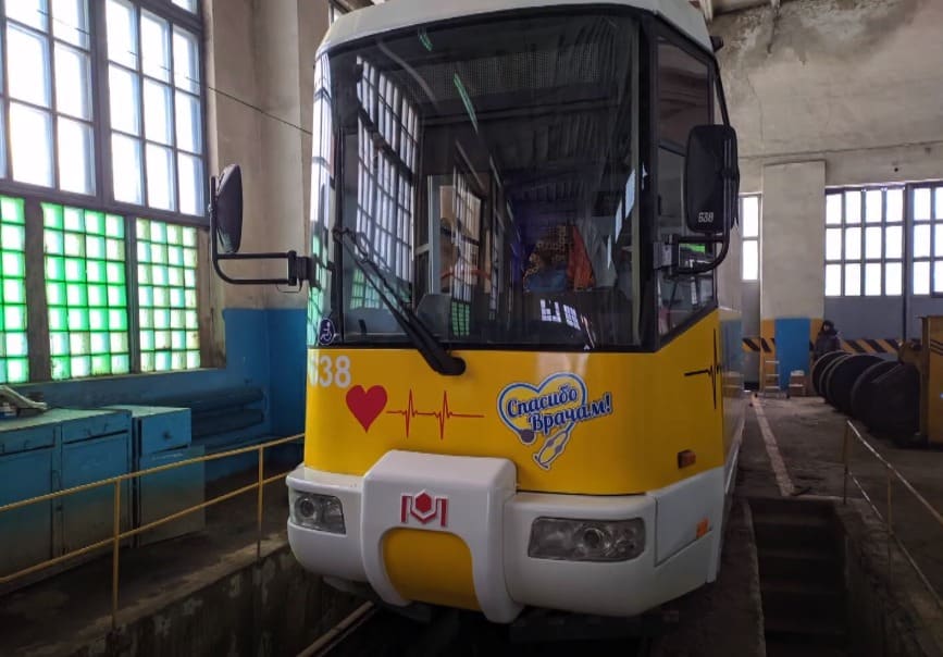В Витебске курсирует трамвай с благодарностями медикам