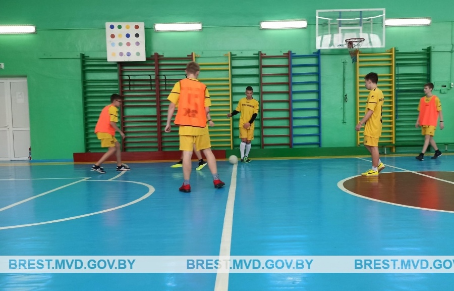Барановичские милиционеры организовали турнир по мини-футболу