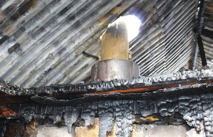 Березинский район: из-за горячей трубы загорелась крыша деревенской бани