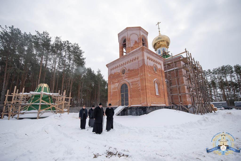 Архиепископ Стефан посетил строящийся храм святителя Луки Крымского в Речице