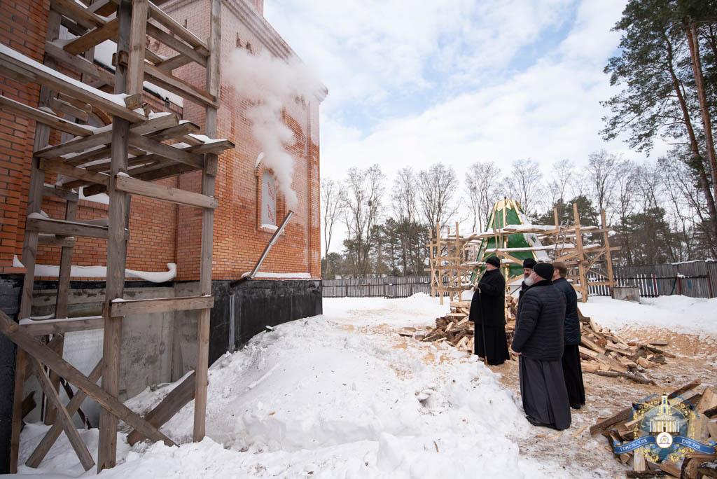 Архиепископ Стефан посетил строящийся храм святителя Луки Крымского в Речице