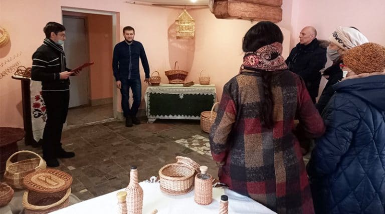 В Оршанском этнографическом музее работает выставка «Мастерство плетения из лозы»