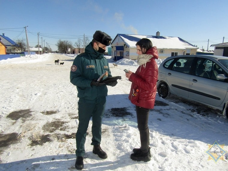 Профилактическая работа спасателей с населением в Ельске