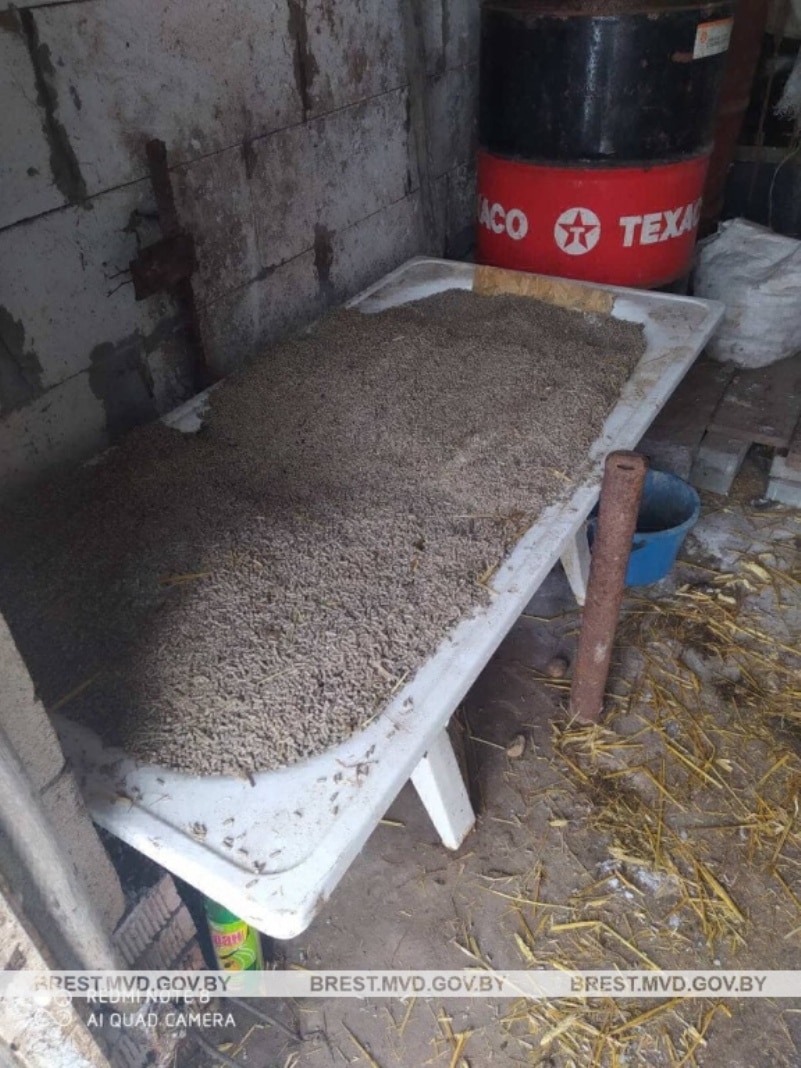 В Жабинке сотрудницы предприятия похитили 1,5 тонны комбикорма