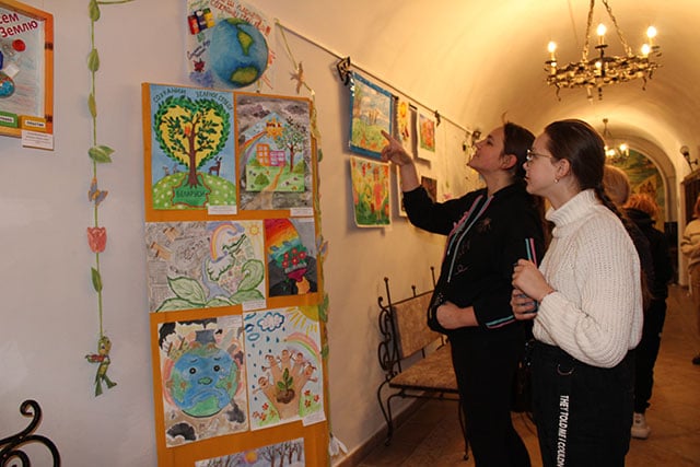 В Орше открылась выставка «Экология глазами детей»