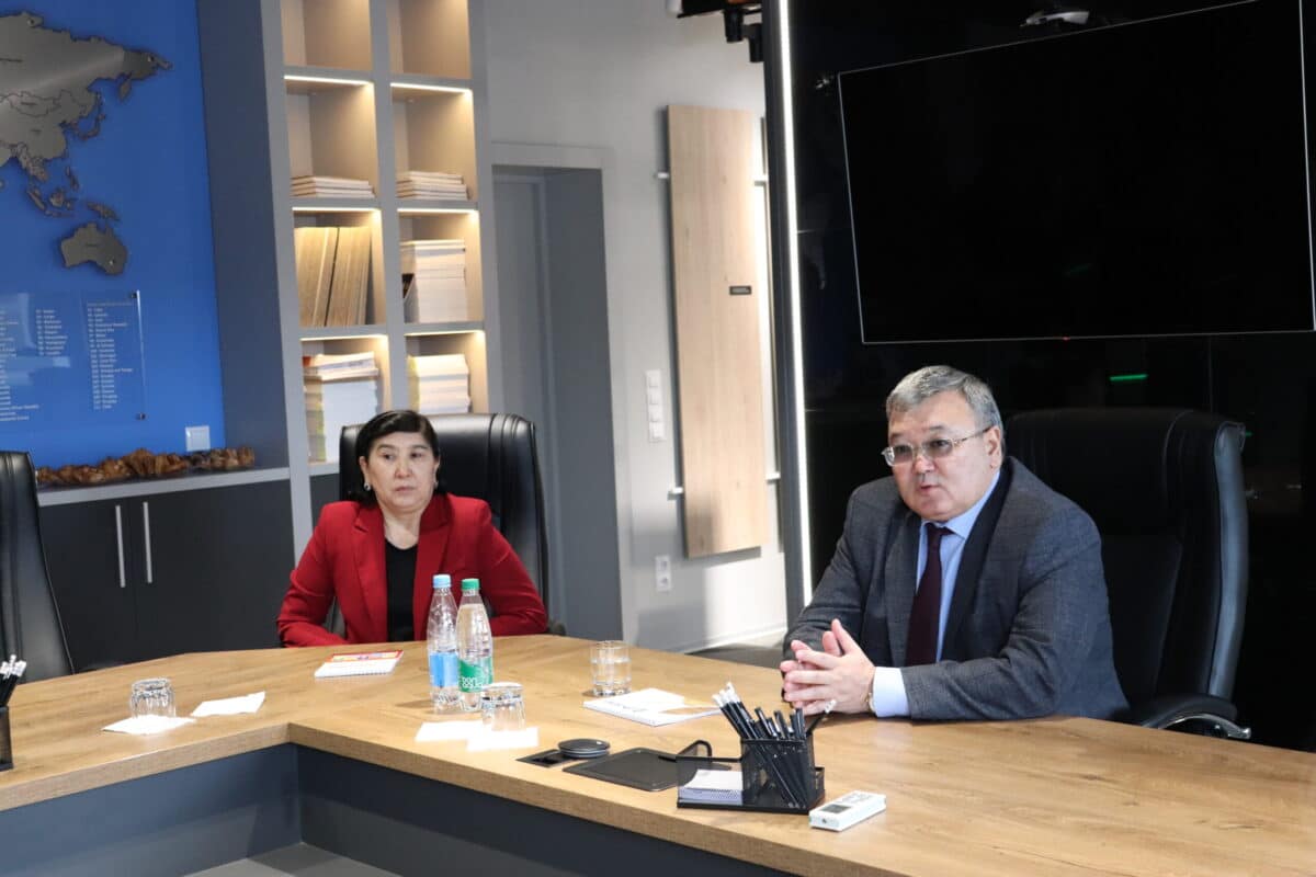 Посол Казахстана посетил ОАО «Ивацевичдрев»