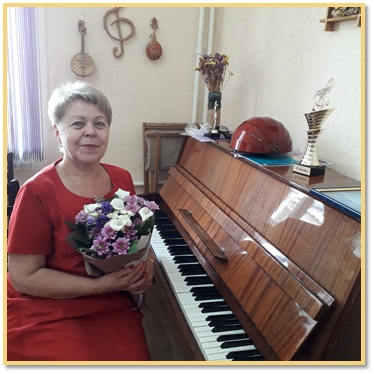 Учитель по классу домры из Слонима Тамара Деконская стала «Женщиной года-2020»