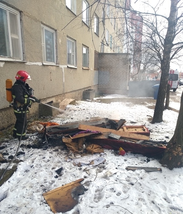 В общежитии Витебска на пожаре погиб человек, около ста эвакуировали