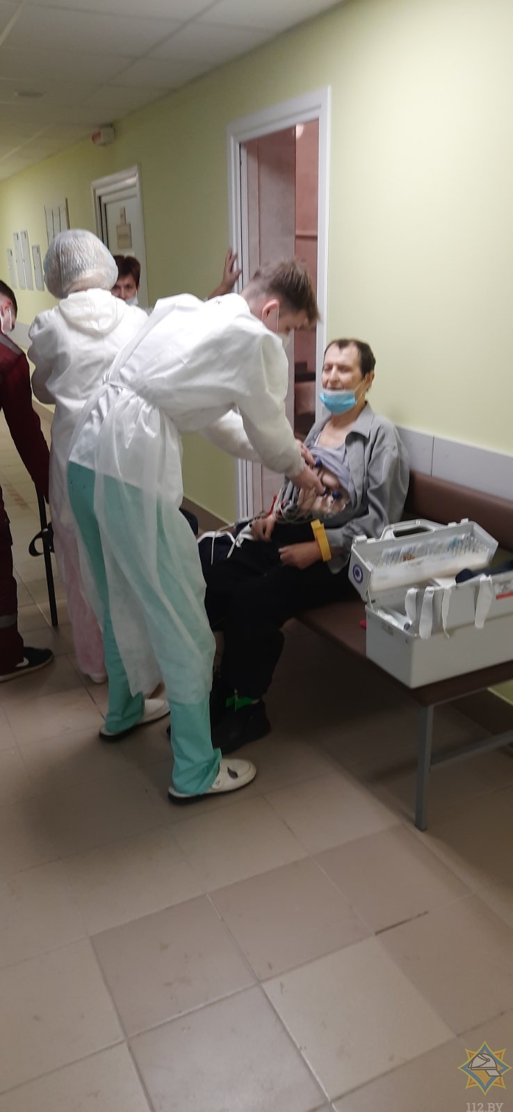 В Осиповичской поликлинике пенсионеры застряли в лифте