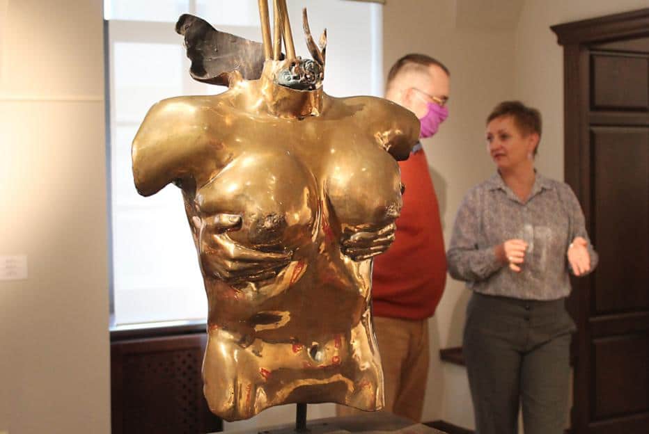В Могилеве открылась выставка скульптур художников Лизы Сотилис и Джорджо де Кирико