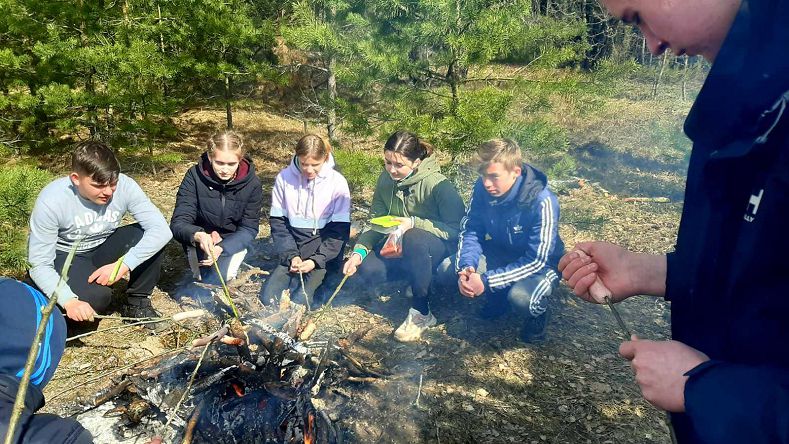 Десятиклассники СШ № 1 Ляховичей приняли участие в Неделе леса